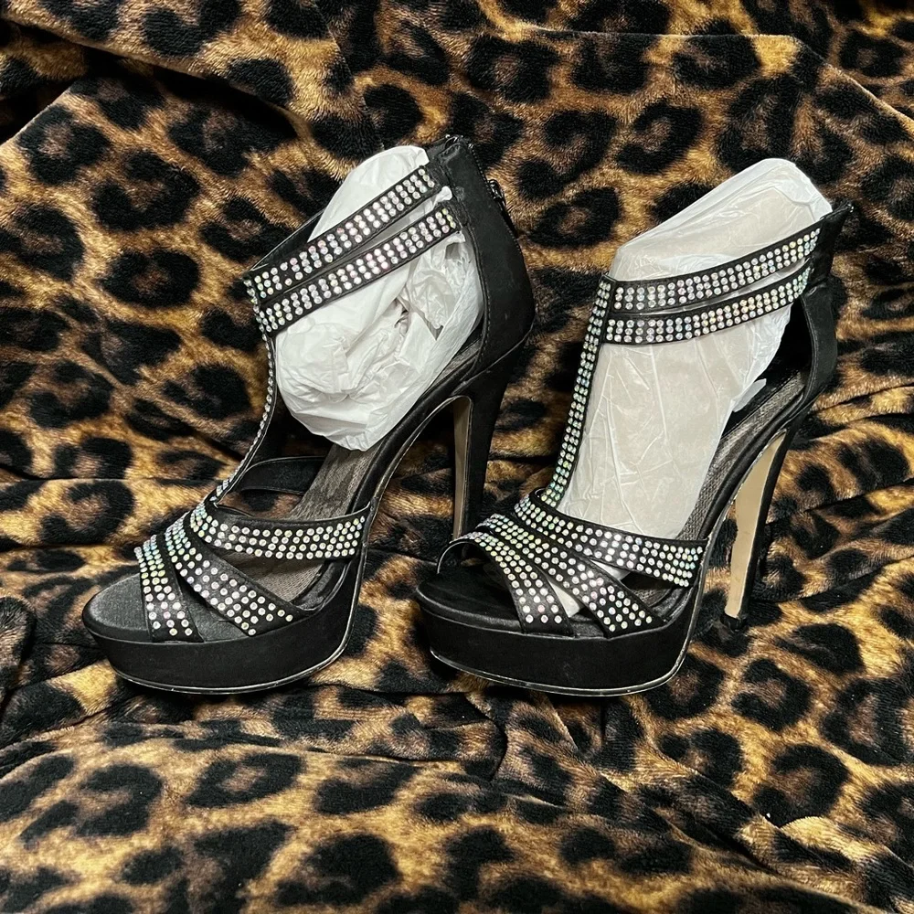 Shoes - Picture 2 of 4